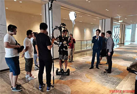 如何進(jìn)行商業(yè)活動(dòng)直播的場(chǎng)地租賃和管理技巧？